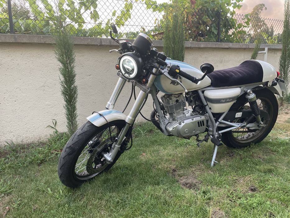 Mota café racer Mash