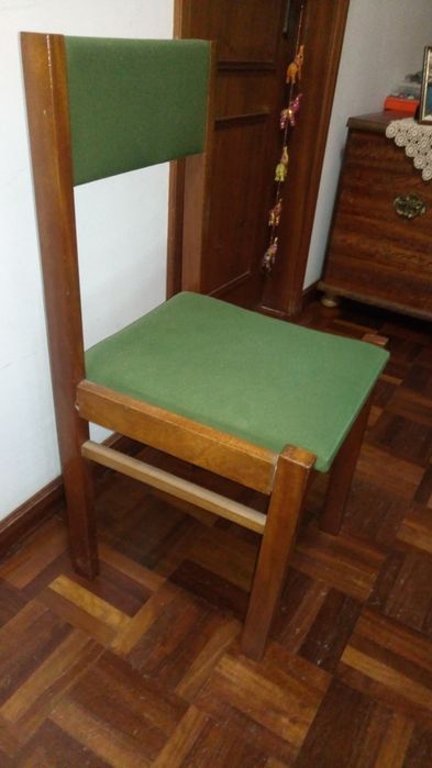 Cadeira estofada a verde
