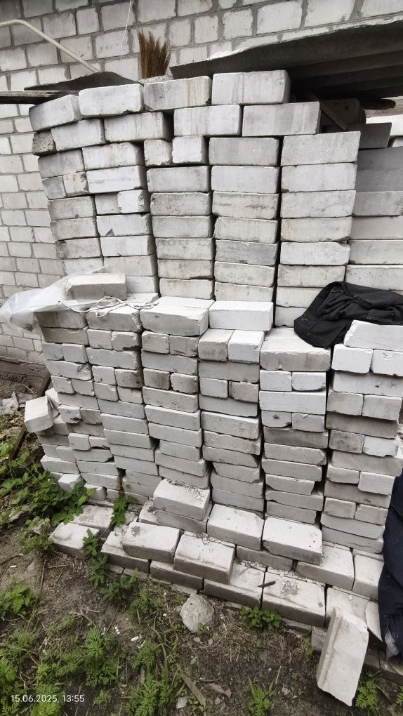 Продам кирпич б/у в наличии
