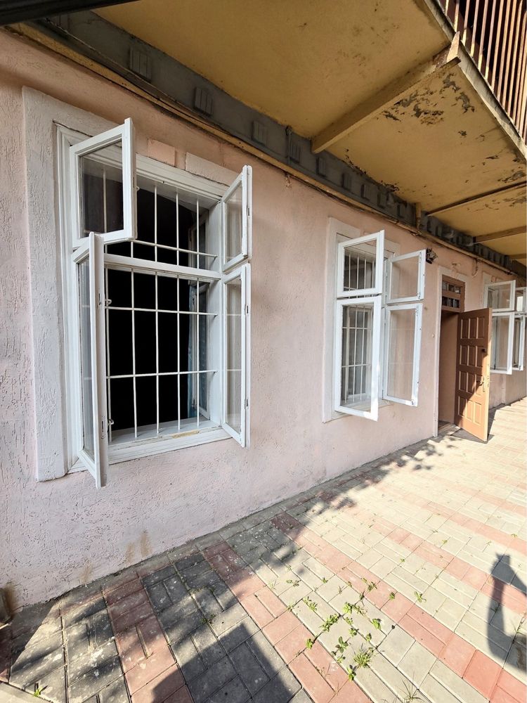 Продаж 1но кімнатної З ДВОРИКОМ В ЦЕНТРІ МІСТА, (р-н СОБОРНОЇ площі)!