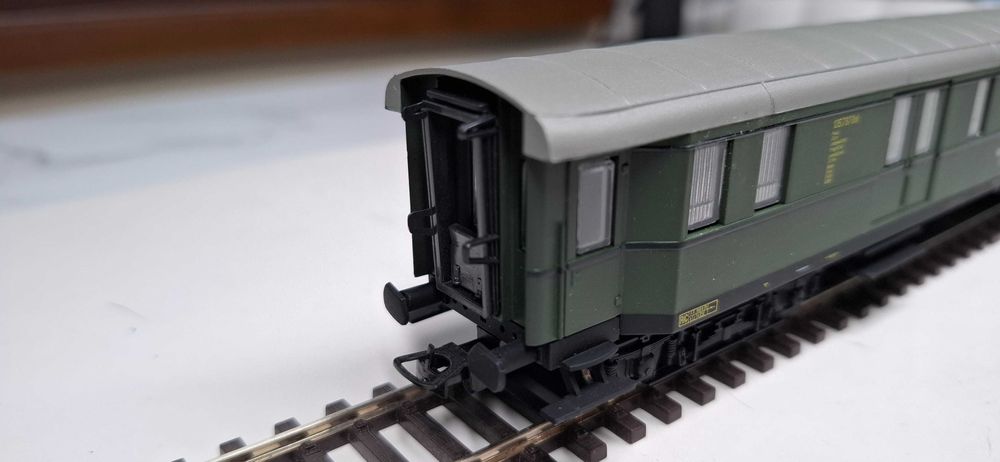 Sprzedam wagon bagażowy DRG II epoka Liliput 383903 Firts Class H0