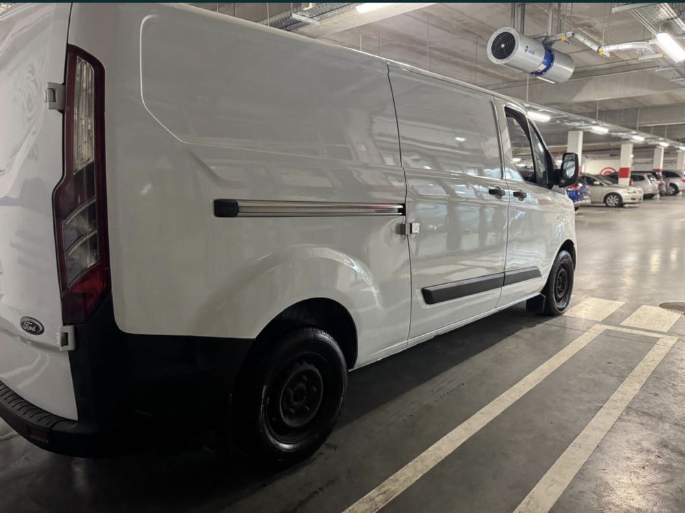 vendo carrinha ford costum Iva desutivel