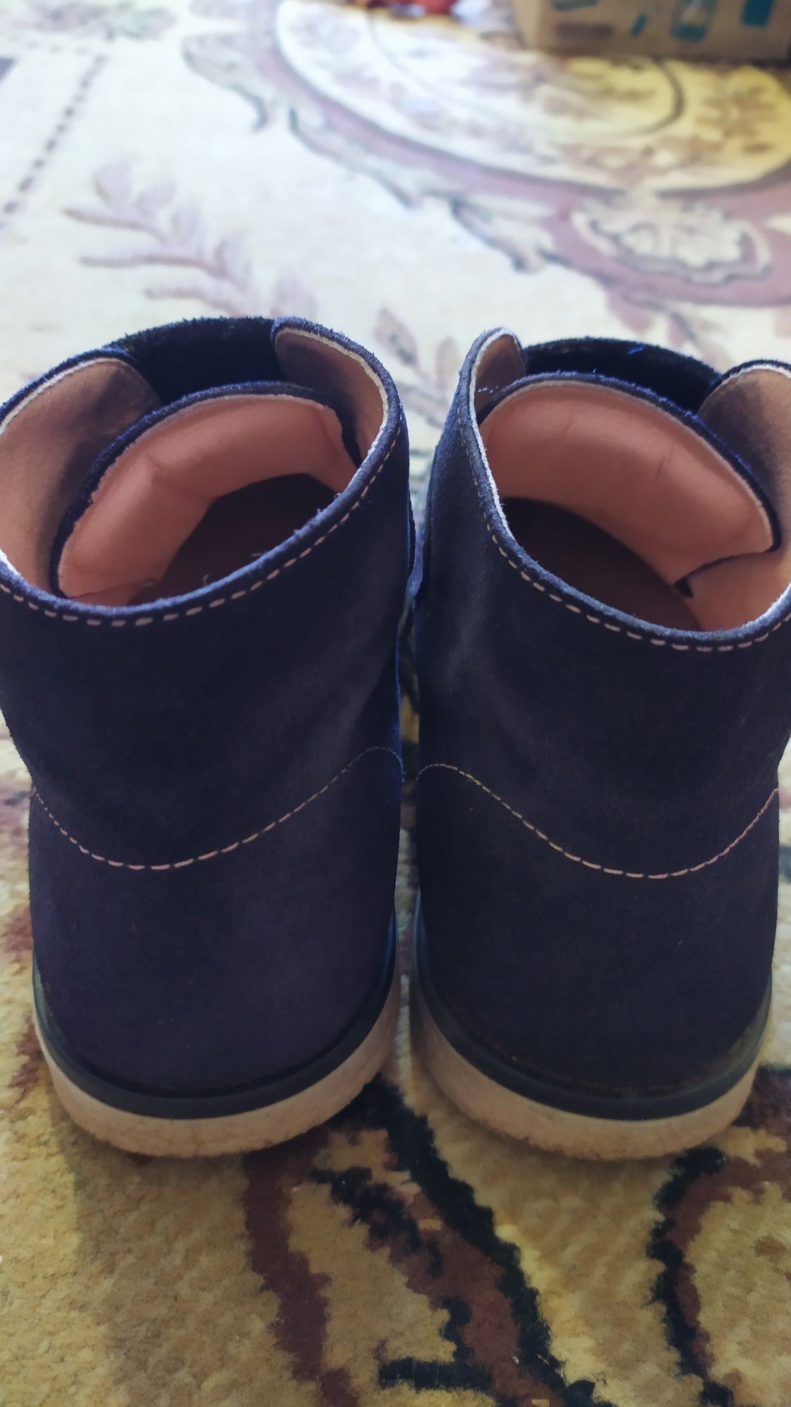 Продам осенние ботинки на девочку р.34