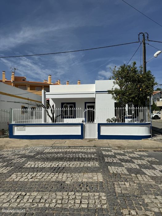 Moradia T3 com grande espaço exterior e terraço