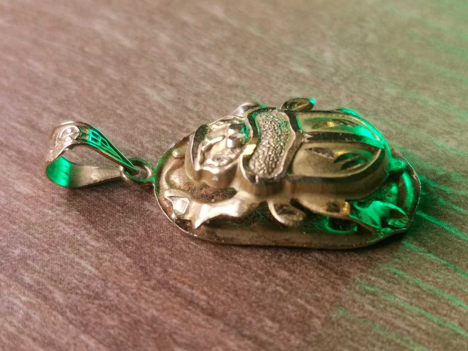 złoty Skarabeusz - zawieszka wisior amulet z Egiptu, złoto 750