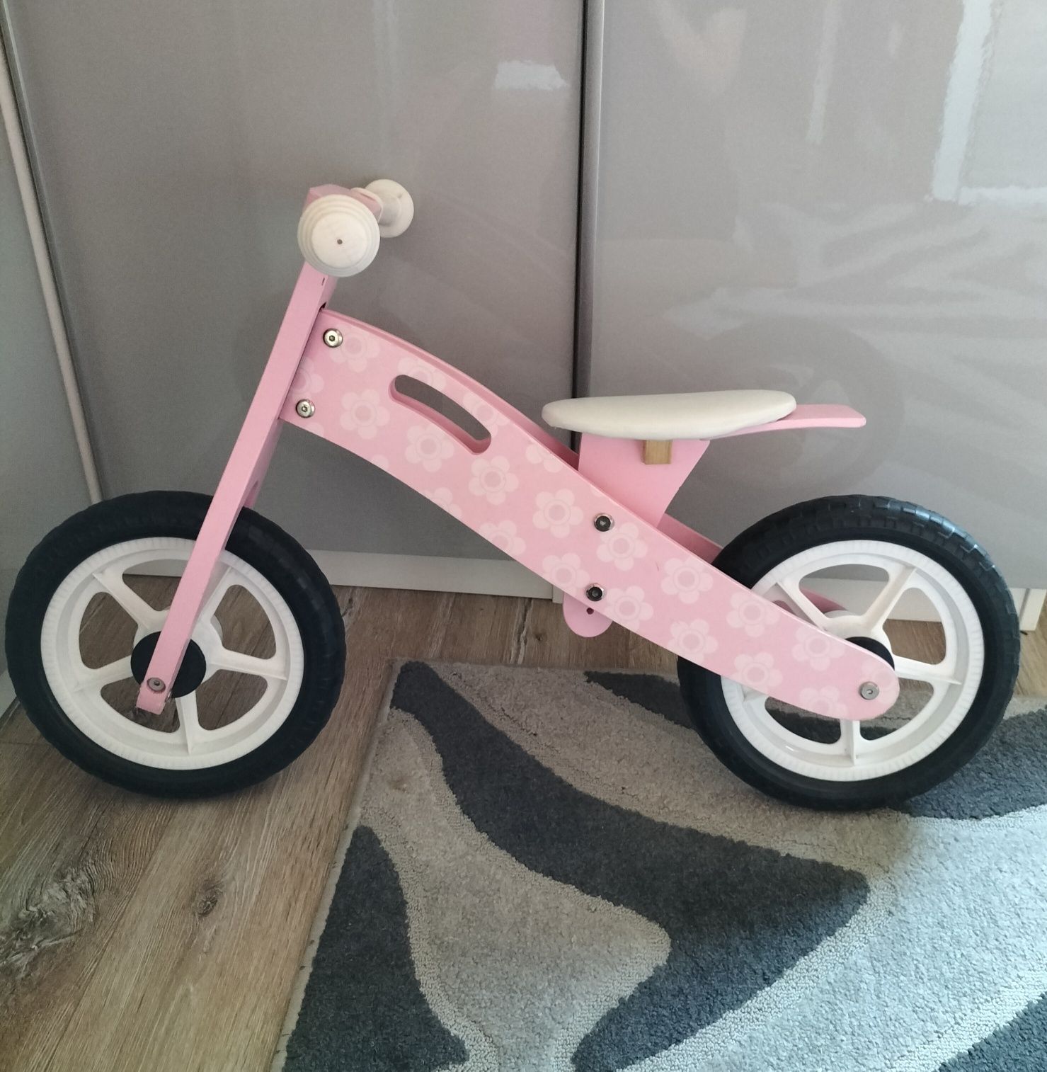 Rowerek biegowy dla dziewczynki boppi