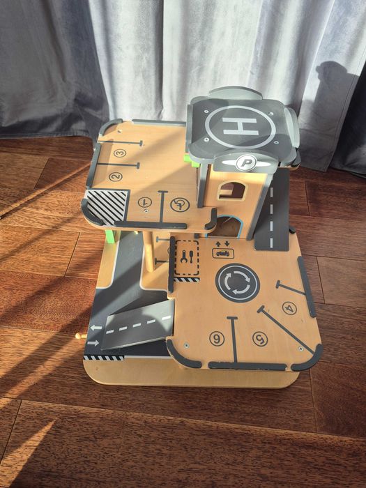 Garaż drewniany Tchibo dla dziecka