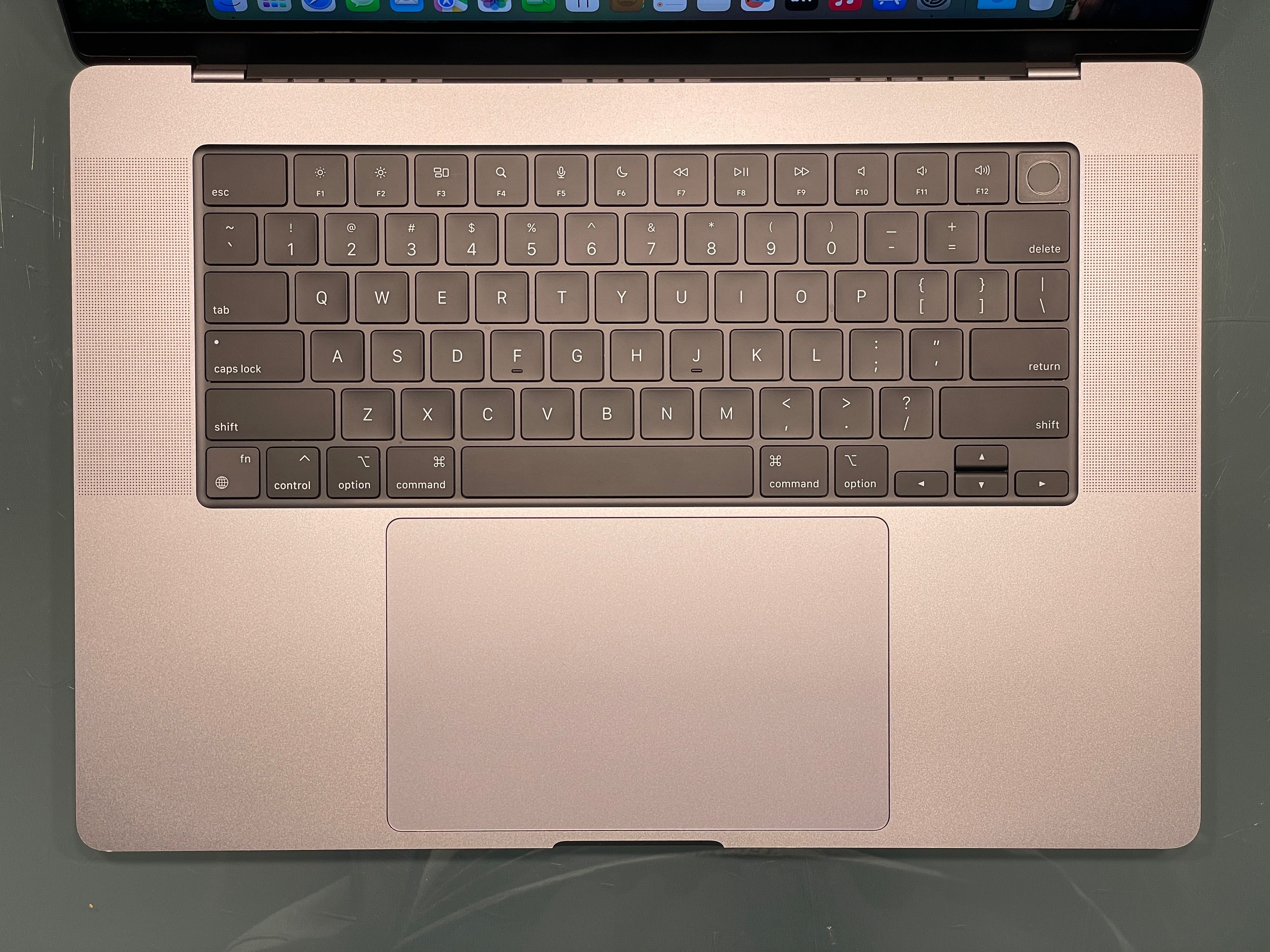 2021 MacBook Pro A2485 16" M1 PRO 32GB 512GB