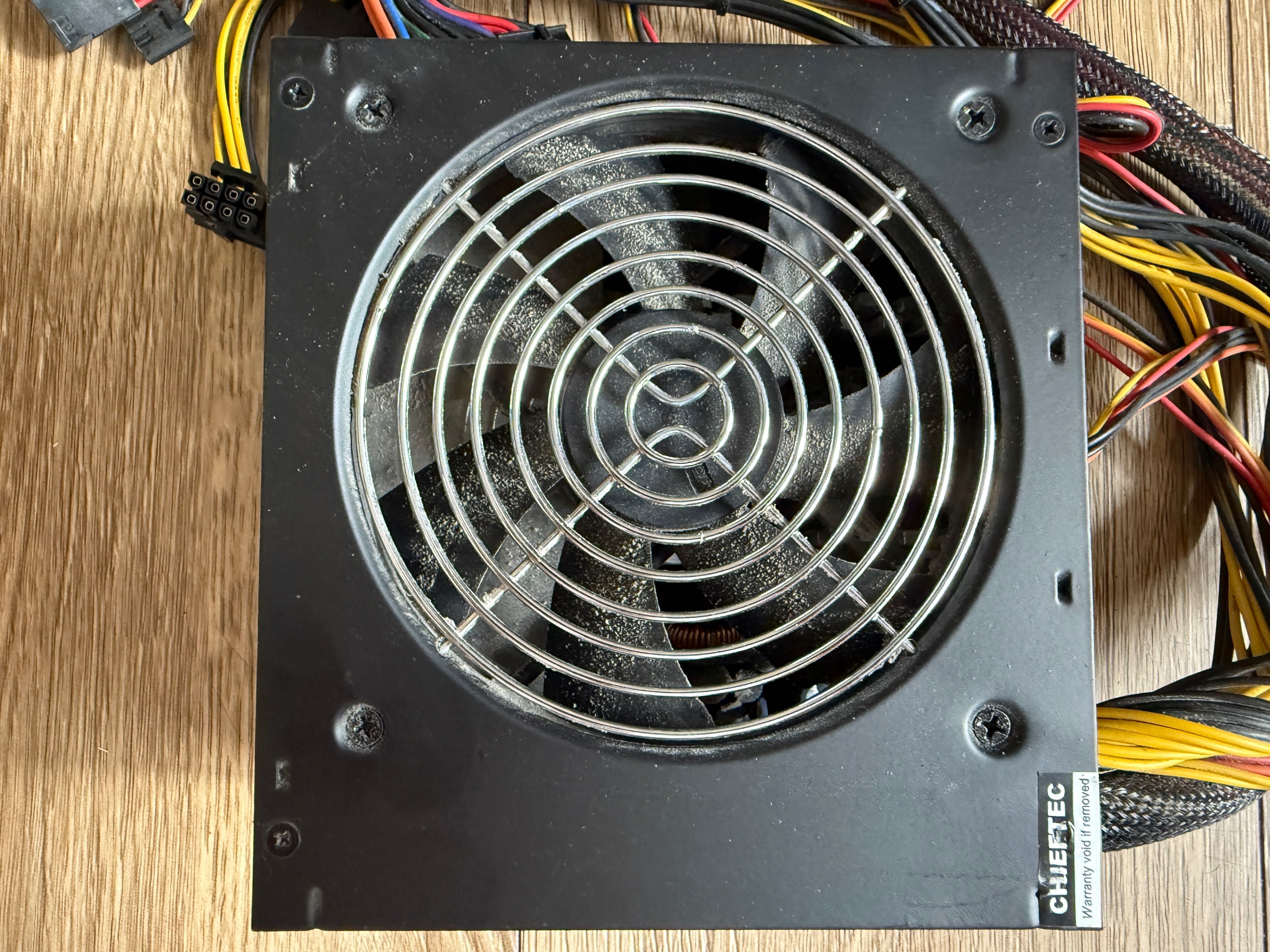 Zasilacz Chieftec GPS-700A8 700W 80 PLUS