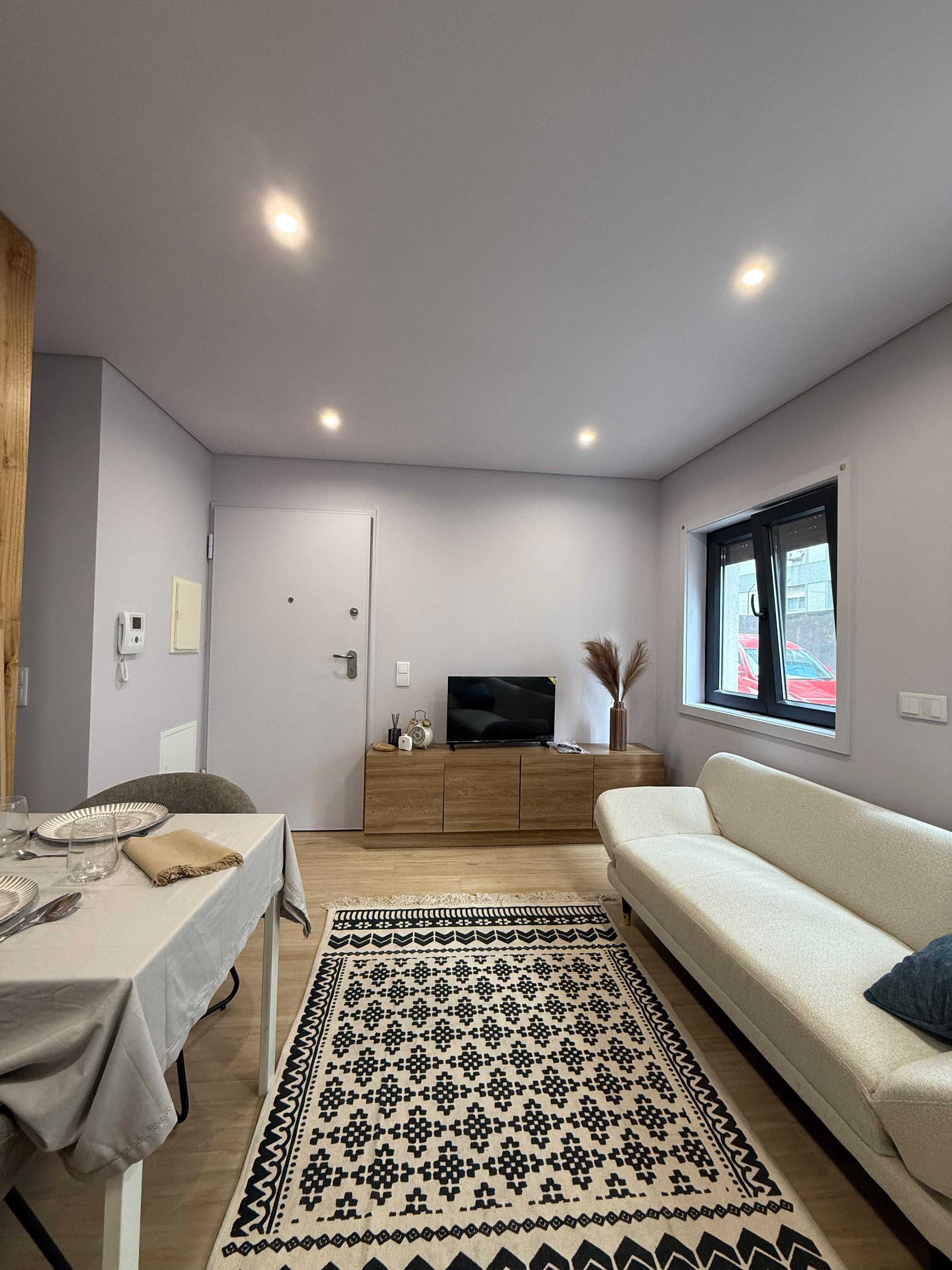Estúdio Mobilado para Alugar – Centro do Porto (28 m²)