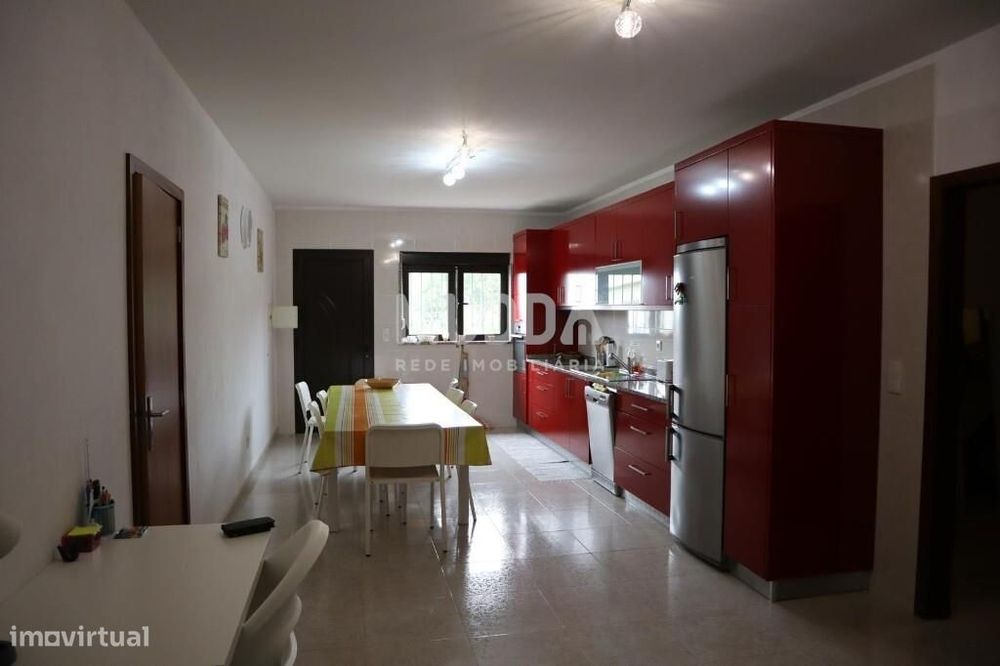 Moradia de três pisos em Grijó