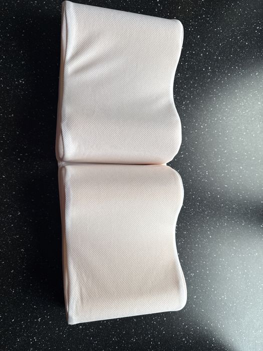 Poduszka między nogi do spania