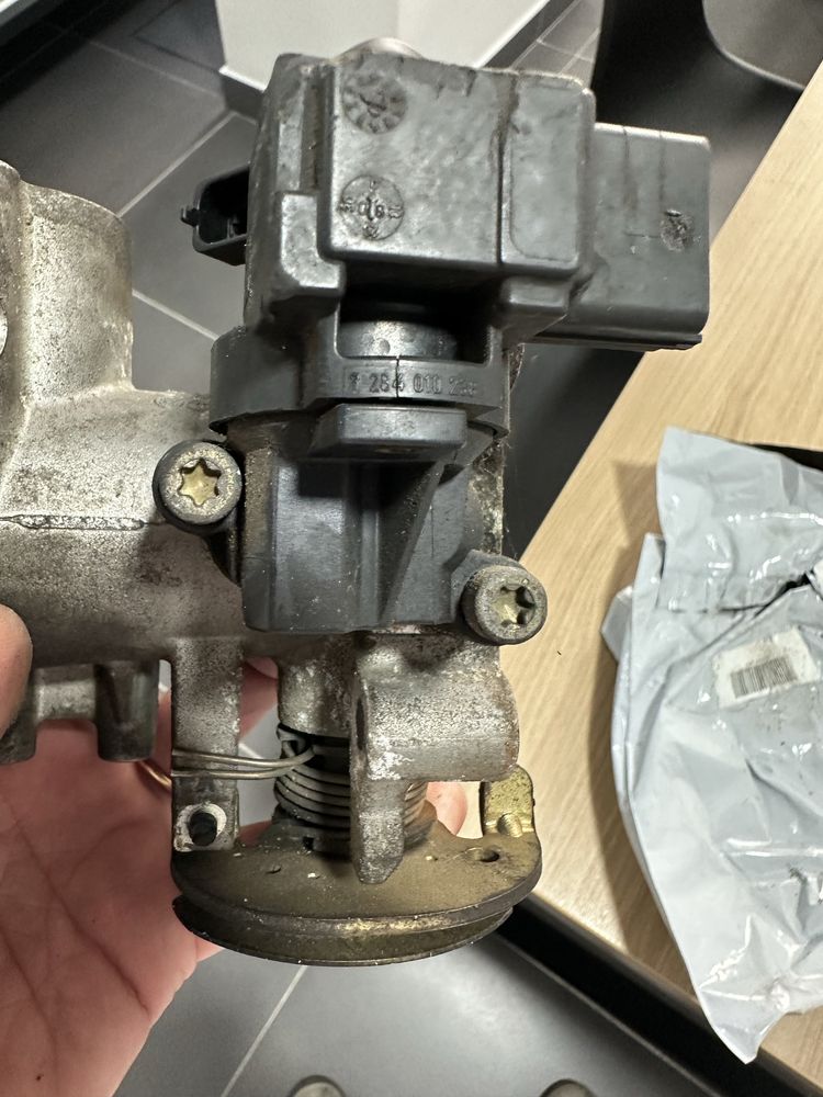 Corpo borboleta micra 1000 de 2001