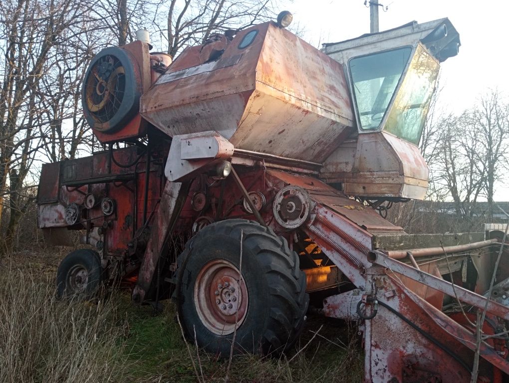 Комбайн   "Нива"