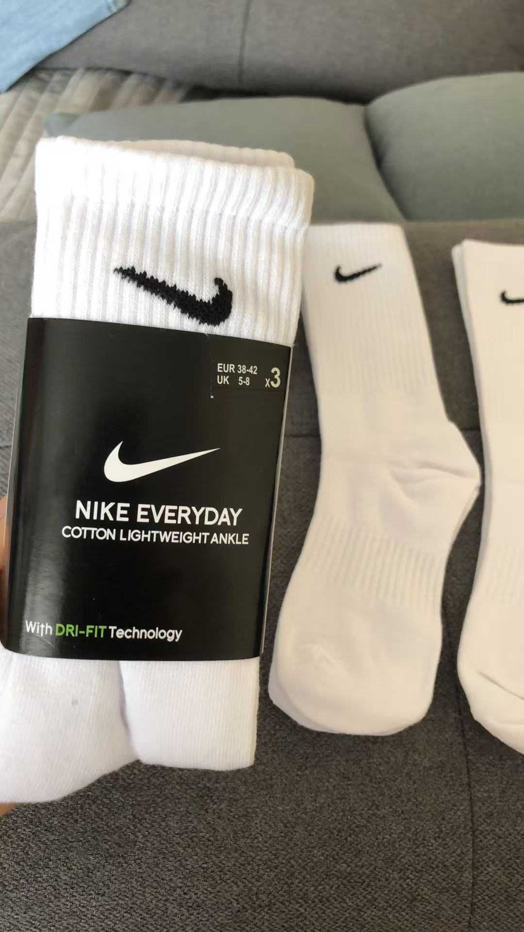 9 par skarpet Nike z czystego bawełny. Białe, długie, Rozmiar M / L