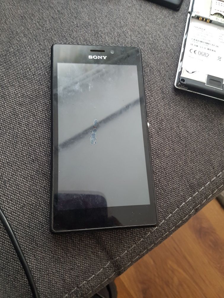 Sony Xperia J. W pełni sprawny bateria dobra. Jak na foto.