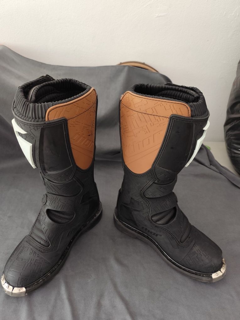 Botas thor para moto 4 e resto do equipamento.