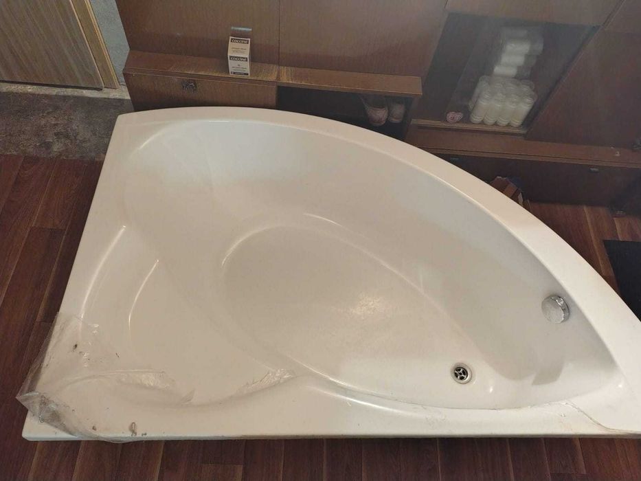 KOŁO wanna akrylowa narożna 160*100