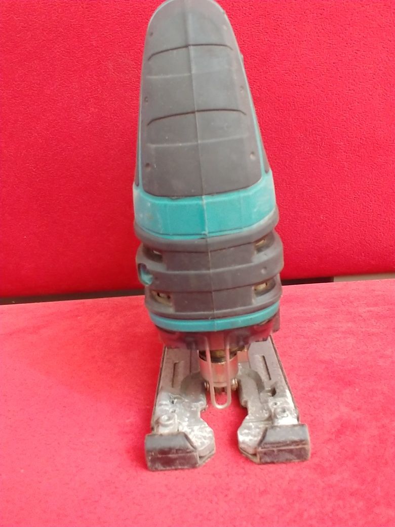 Wyrzynarka makita DJV180