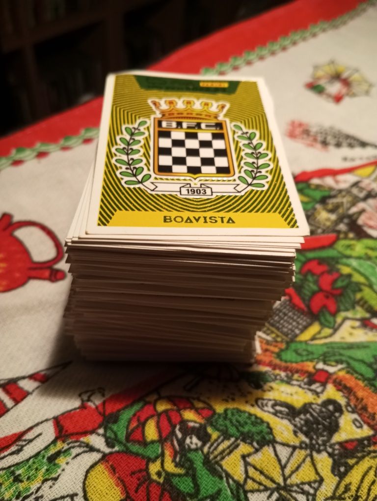 Cadernetas novas vazias com lotes de cromos