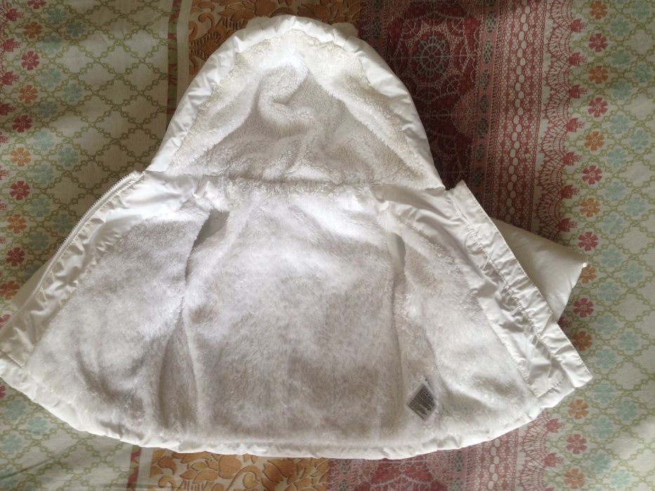 Куртка белоснежная, на синтепоне, Mothercare (Мазекеа), на 6-9 мес.