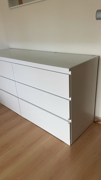 Cômoda IKEA MALM branca com tampo de vidr	o - 6 gavetas