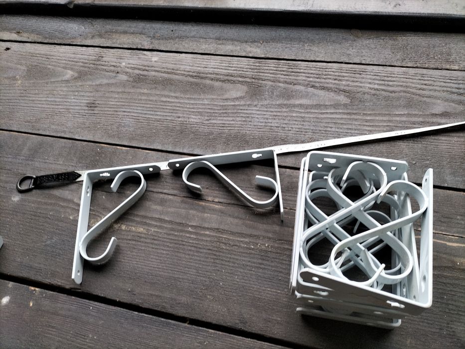 Mocowania, wsporniki metalowe do półek