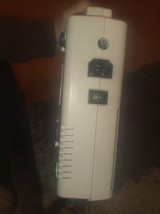 електрокардіограф (ЕКГ) Edan SE-300. Це компактний 3-канальний пристрі