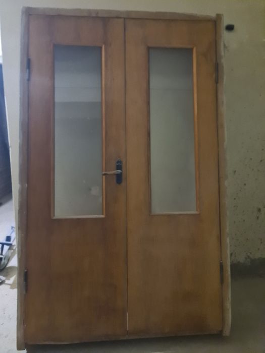 Двері з дубовою коробкою