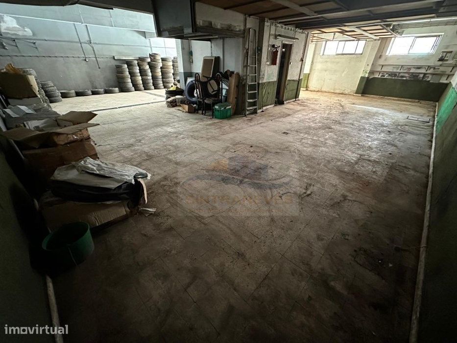 Oportunidade Única - Venda De Armazém Na Amadora