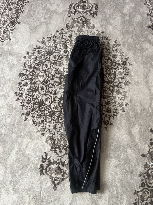 Чорні осіні штани з gore-tex вставкою