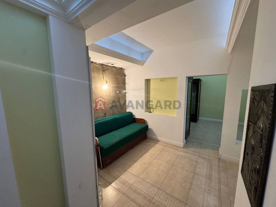 Продаж будинку в центрі під житло або комерцію