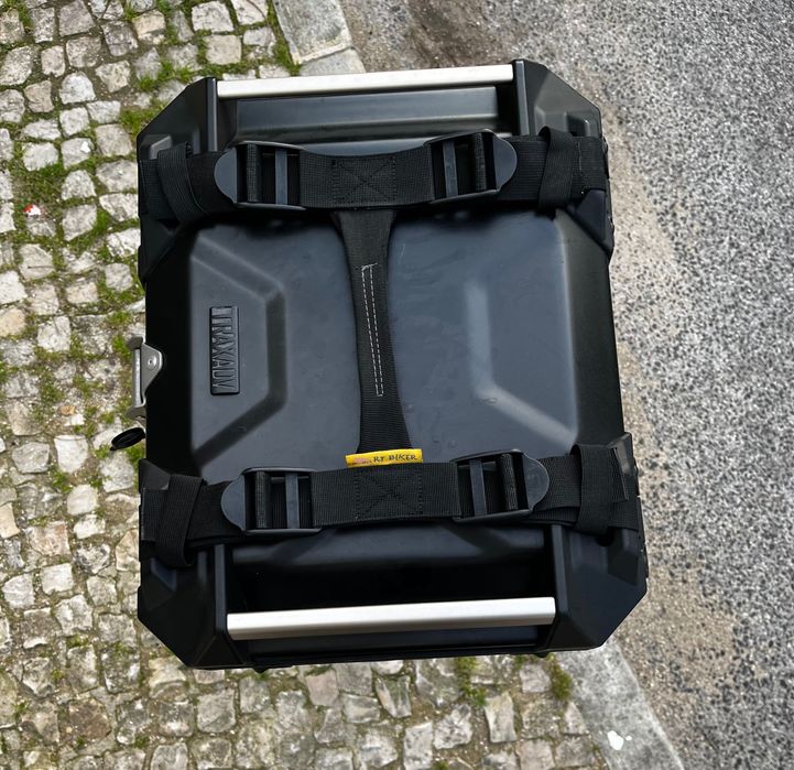 Top case SW MOTECH com base adaptadora para pegas sw motech