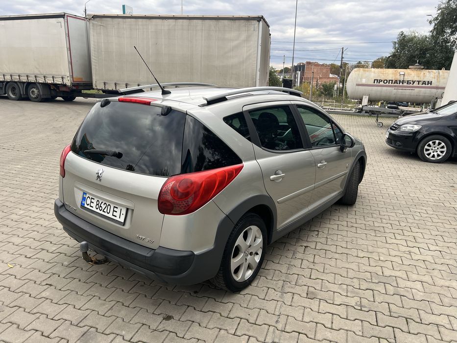Продам Пежо 207 бензин