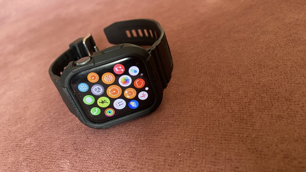 Apple watch 5 44mm + etui z paskiem firmy SPIGEN
