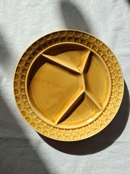 Francuski talerz kamionkowy żółty