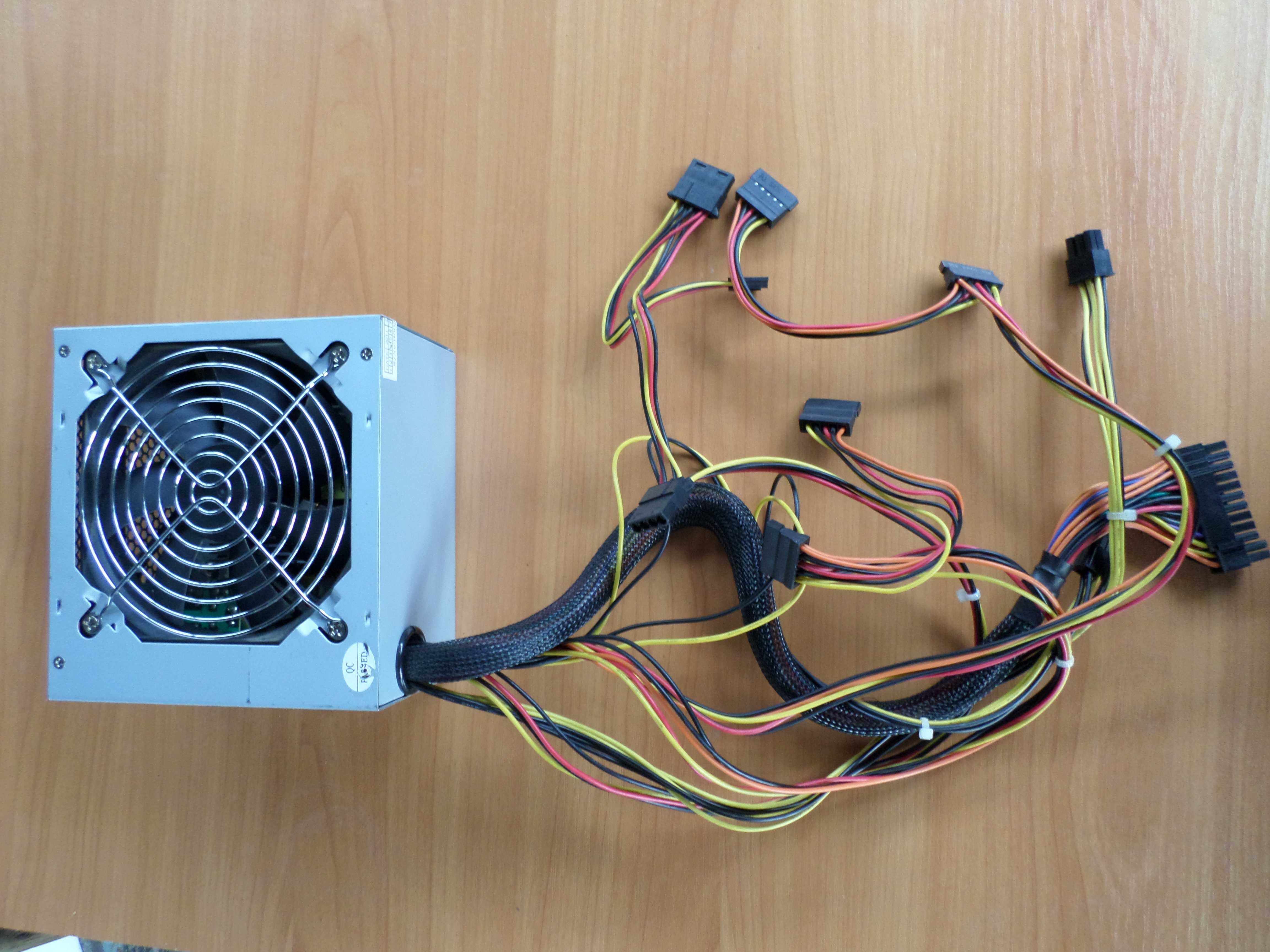 Блок питания   AVANTEC AVT-5500 120FAN 550 Вт есть 6-PIN на видеокарту