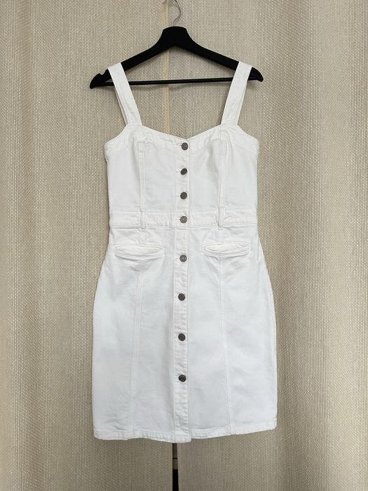 Sukienka na szelkach