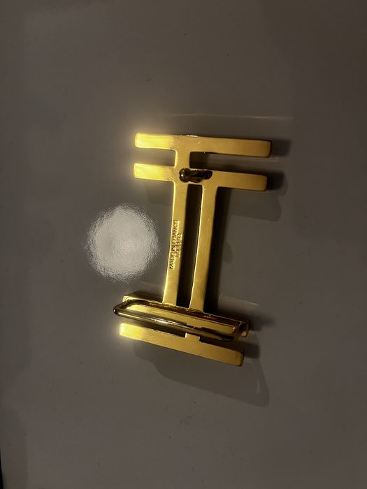 Hermès “H” fivela