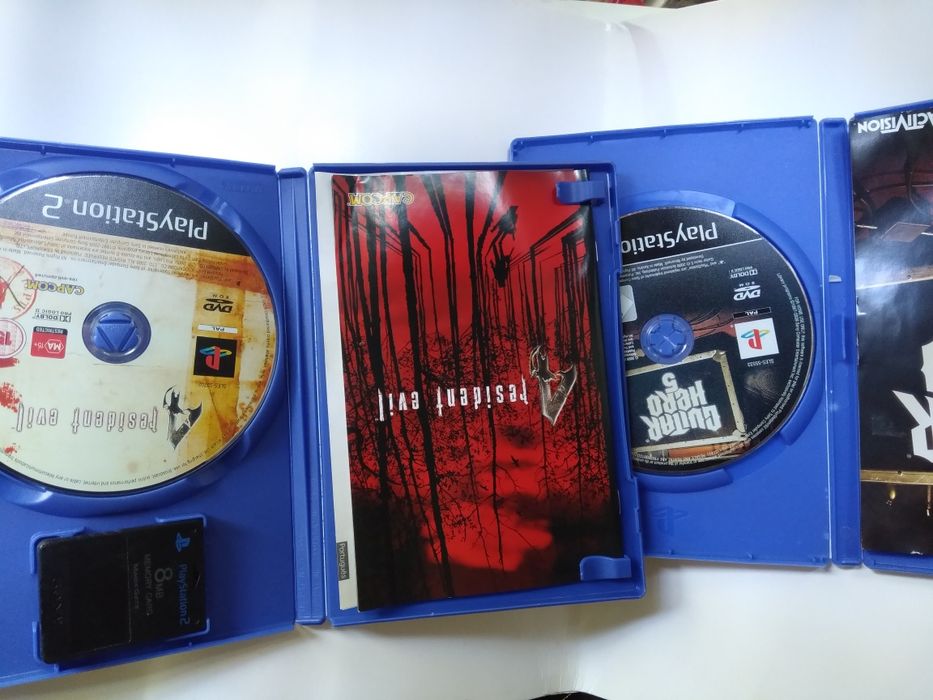 Jogos PlayStation resident evil e guitar hero e NBA e caixas