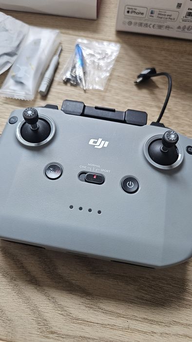 Dron DJI Mini 2 se GWAR + DJI Care ubezpieczenie + 2 x baterie i akces