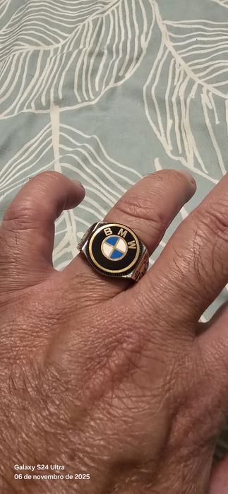 Anéis de prata com logotipo BMW e MERCEDEZ. Valor é para os dois anéis