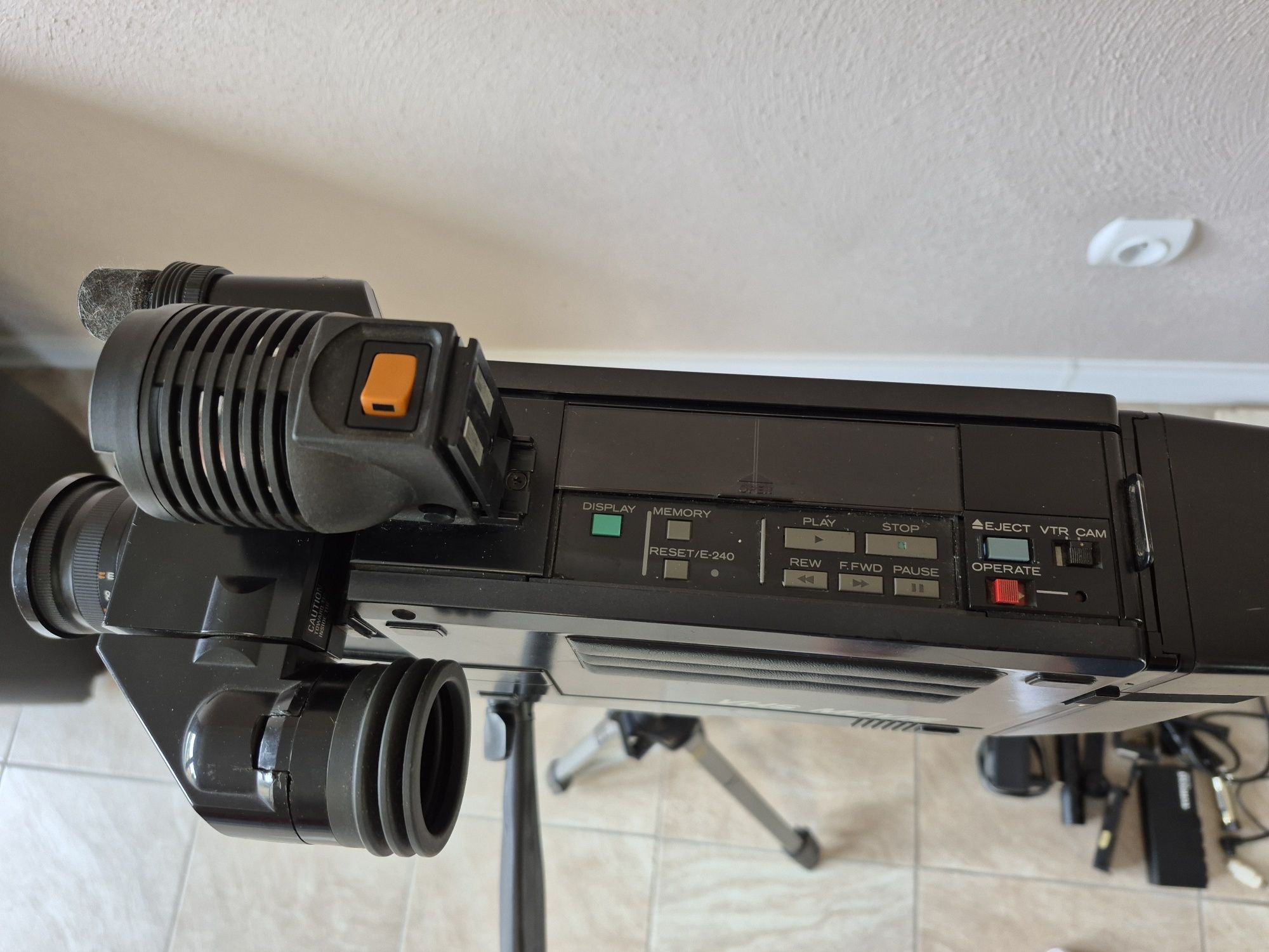Hitachi VM-500E Video Camera/Recorder