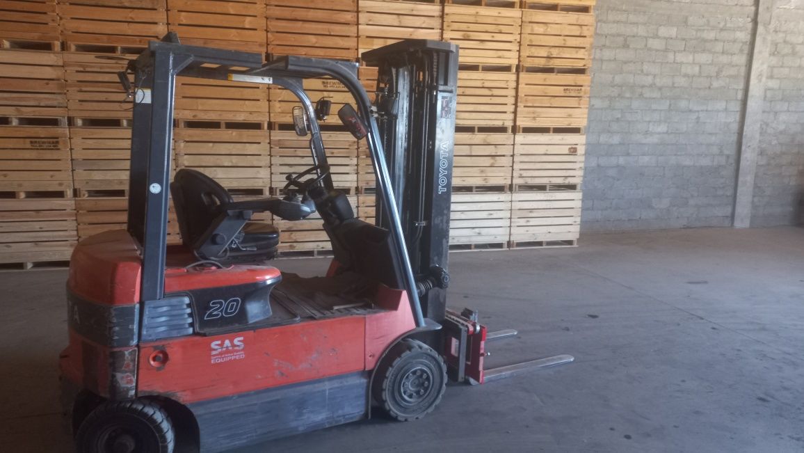 TOYOTA wózek widłowy elektryczny triplex