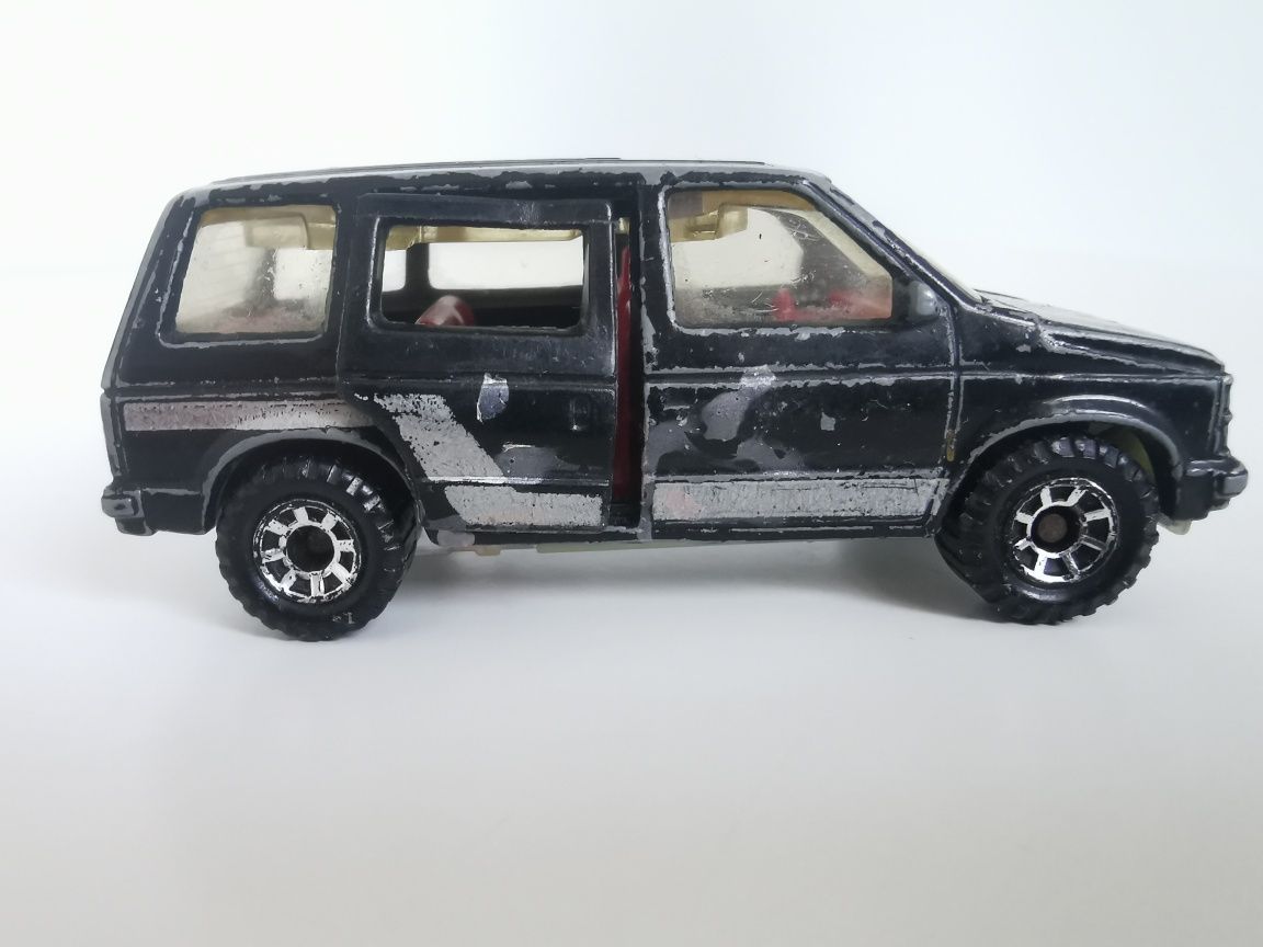 Matchbox Autko Resorak Model Dodge Caravan 1984 Rok Unikat 1:60