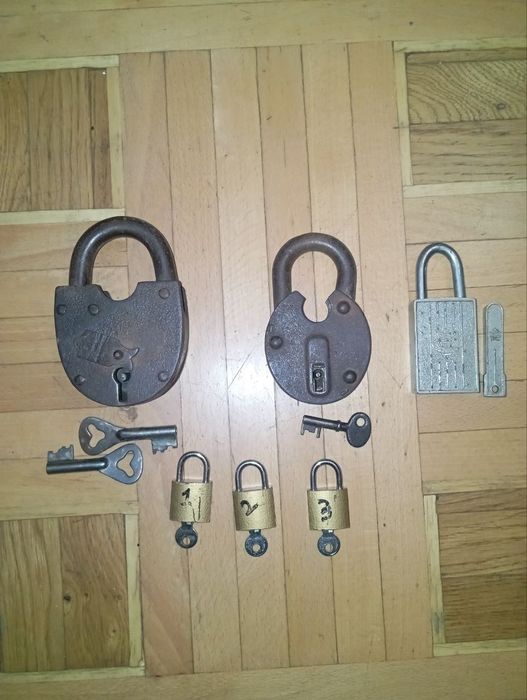 Амбарные старинный замок