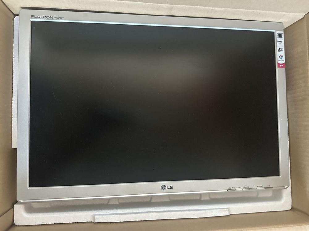 Монитор LG Flatron w2242s