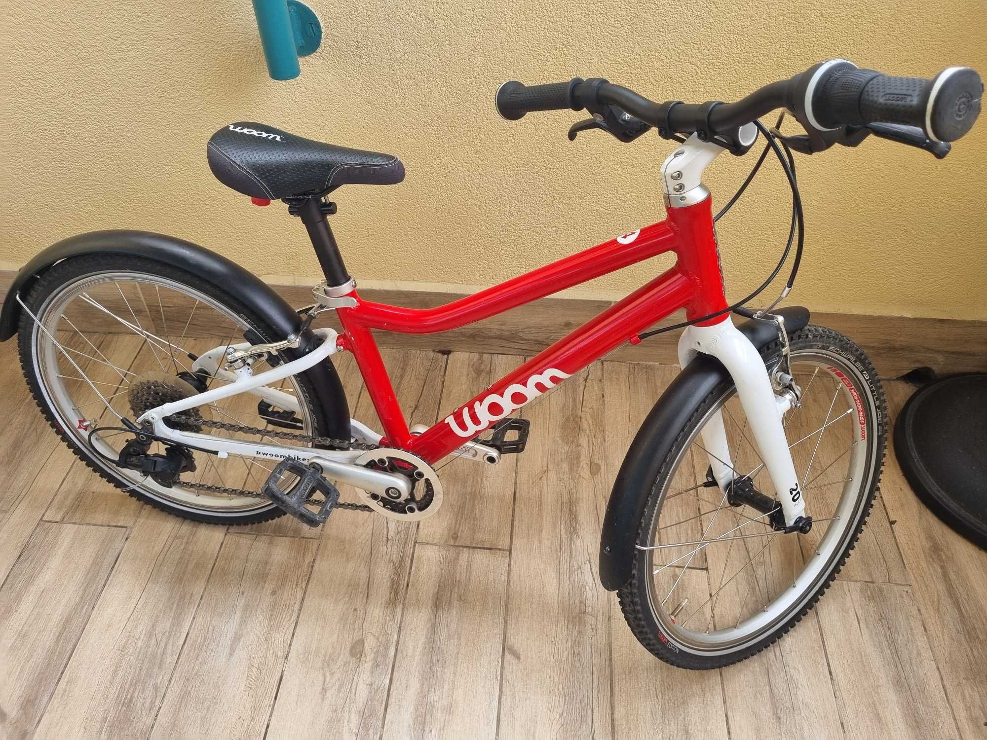 Rower Woom 4 z oryginalnymi dodatkami (błotniki, nóżka)