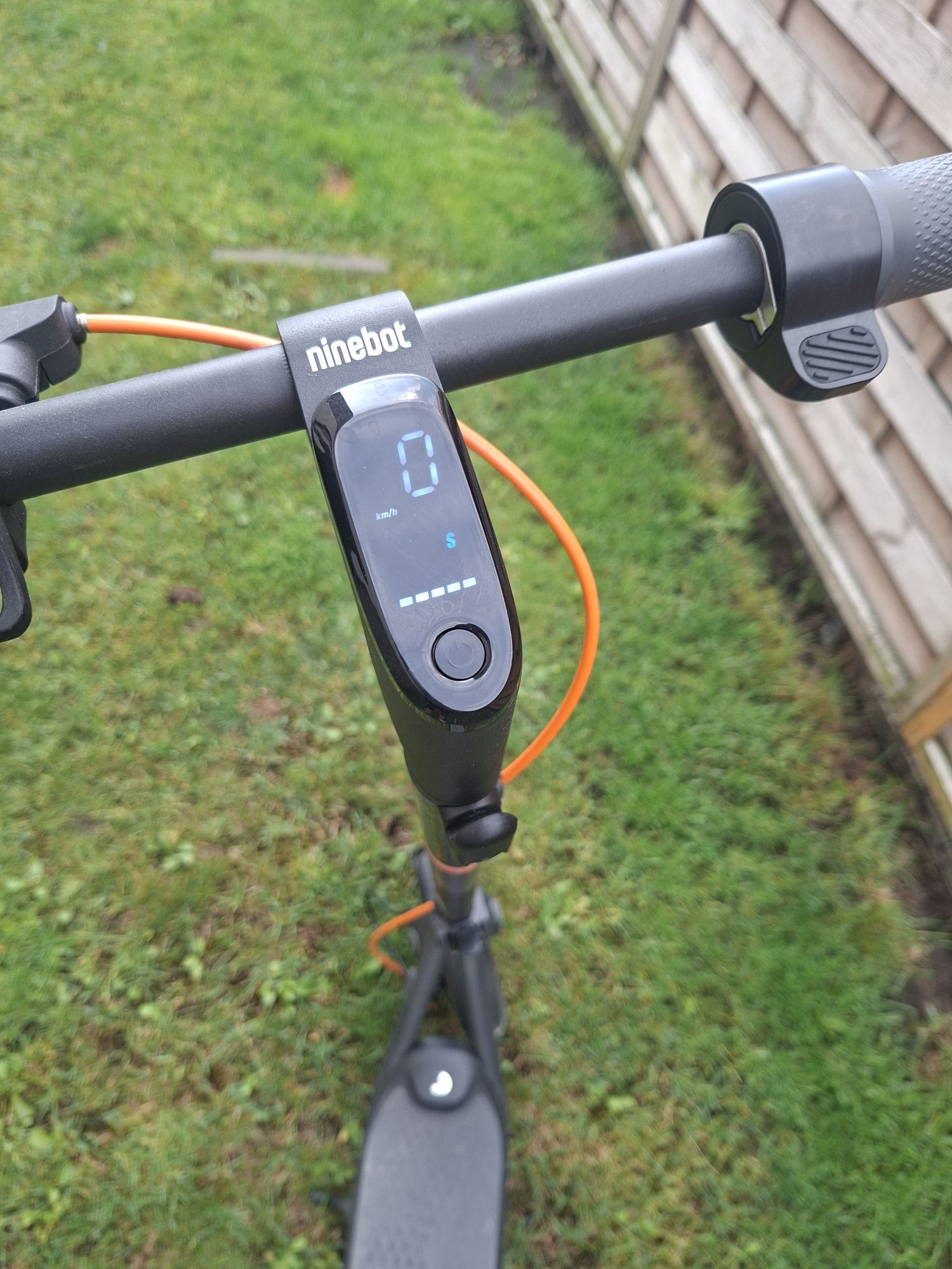 Hulajnoga elektryczna ninebot