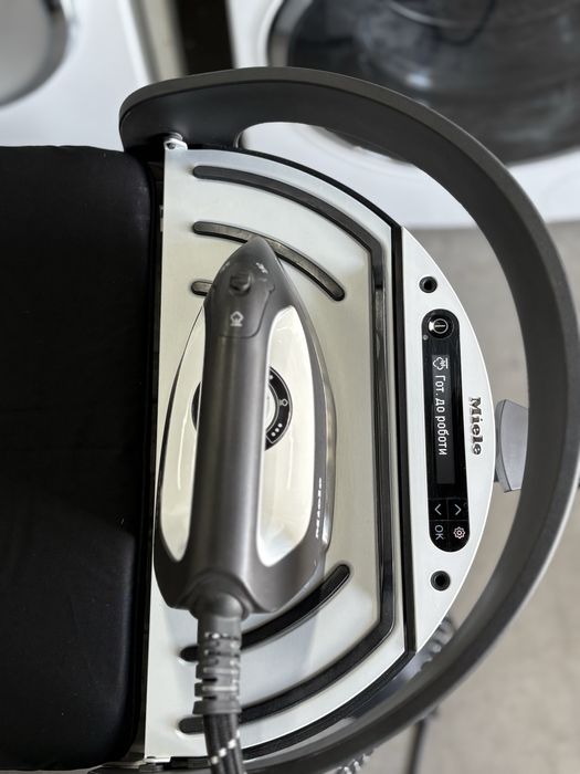Прасувальна система Miele B3826 — професійний рівень прасування вдома